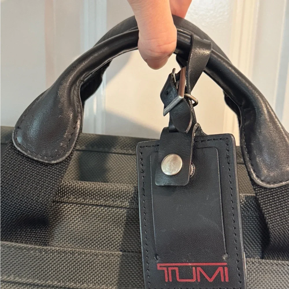 TUMI Men’s Travel Briefcase Leather handles